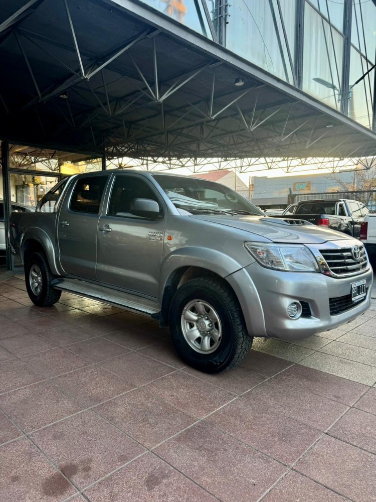 Toyota Hilux SR — foto 3